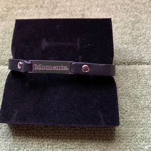 Adjustable black leather look Moments bracelet